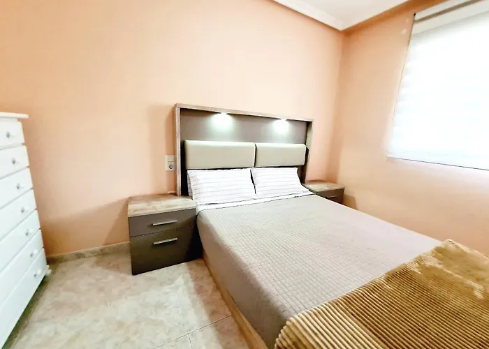 Apartamento Con Terraza, Piscina Y Playa A 400M